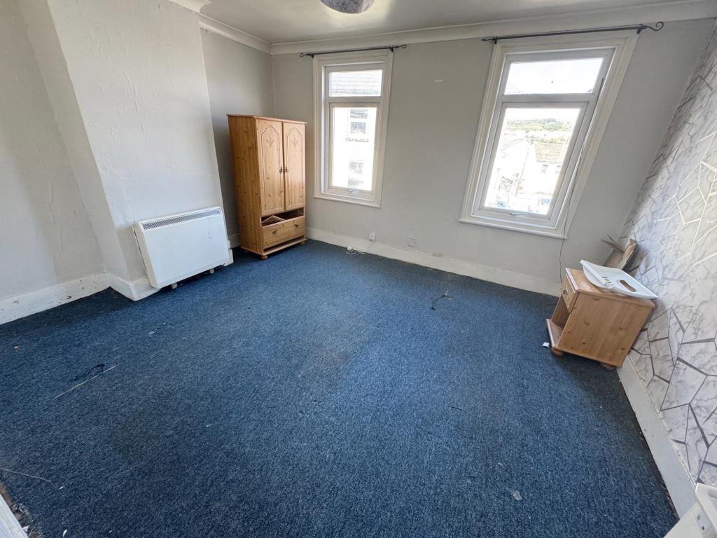 Lot: 121 - TWO-BEDROOM HOUSE FOR IMPROVEMENT - Bedroom 1